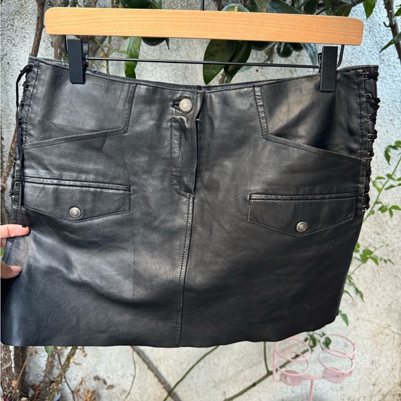 Leather mini skirt - Picture 3 of 16